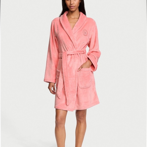 Robe Short cozy soft plush Victoria’s Secret size large/xlarge pink 💞✨ - Picture 1 of 6